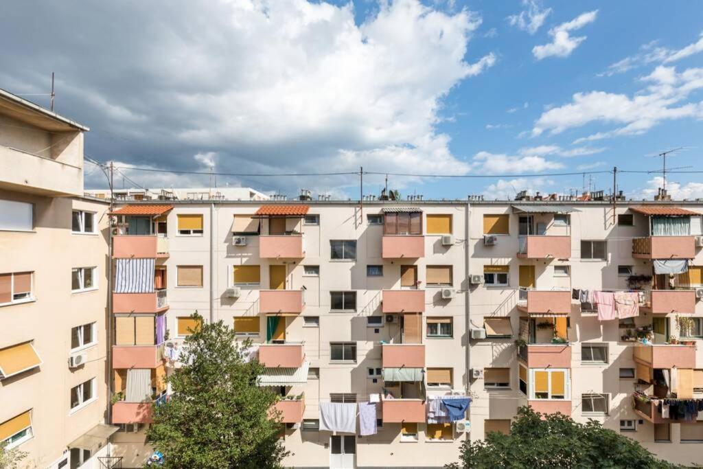 Banana Split Youth Apartment Bagian luar foto