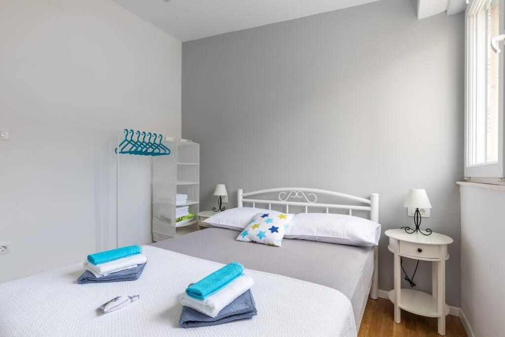 Banana Split Youth Apartment Bagian luar foto
