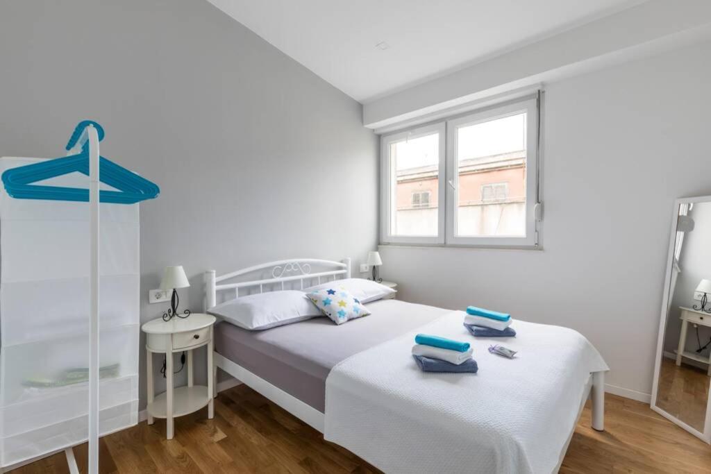Banana Split Youth Apartment Bagian luar foto